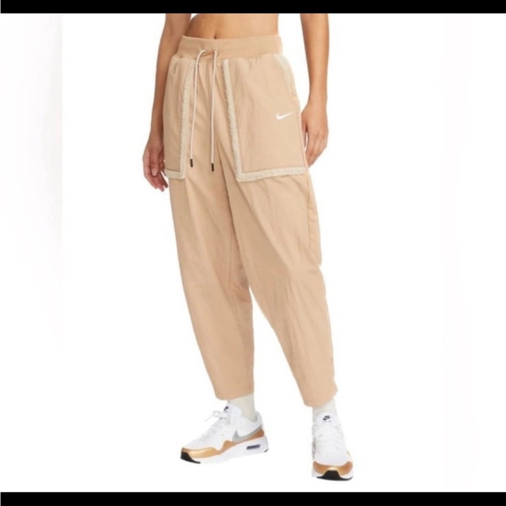 Nike women’s Tan Jogger Pants NWT